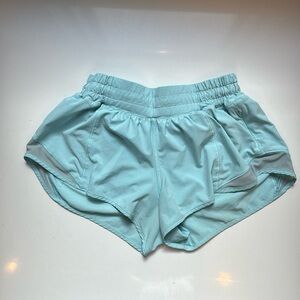 Lululemon Hotty Hot Low-Rise Lined Short 2.5”